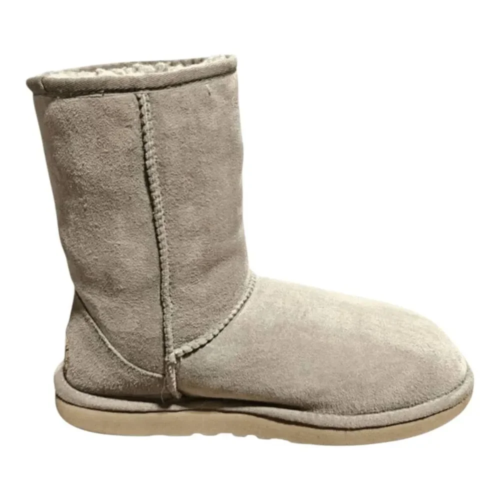 UGG Classic Short Waterproof Winter Boot Size 9